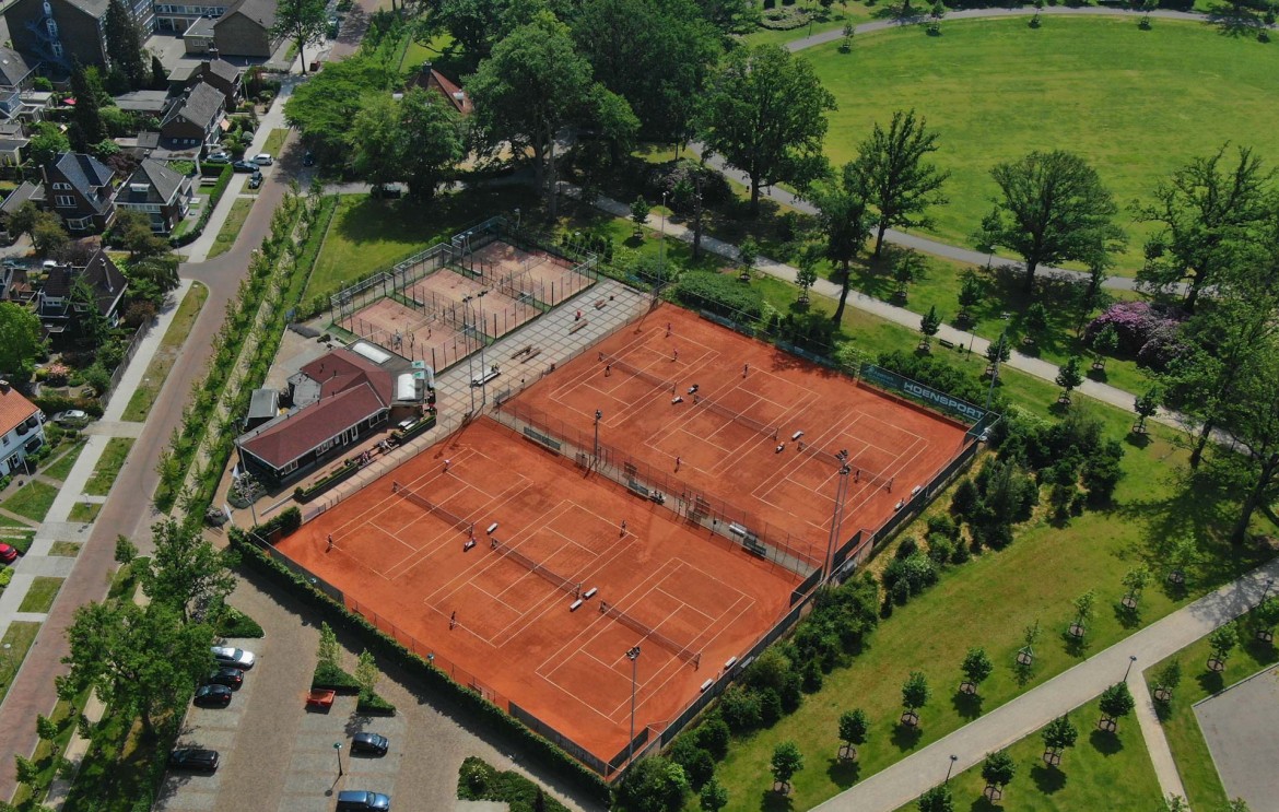 Tennisbaan02_edited.jpg